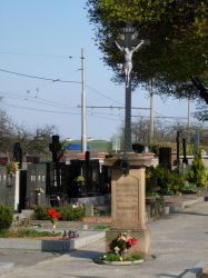 kříž - slatinský hřbitov